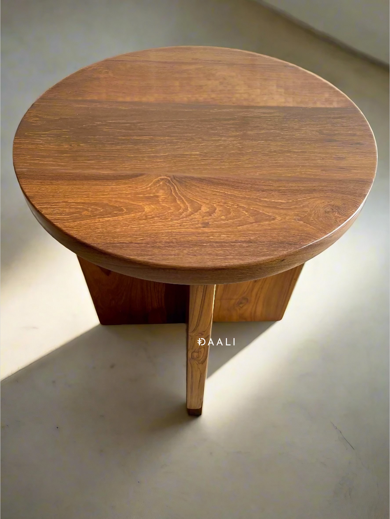 Regal Round End Table