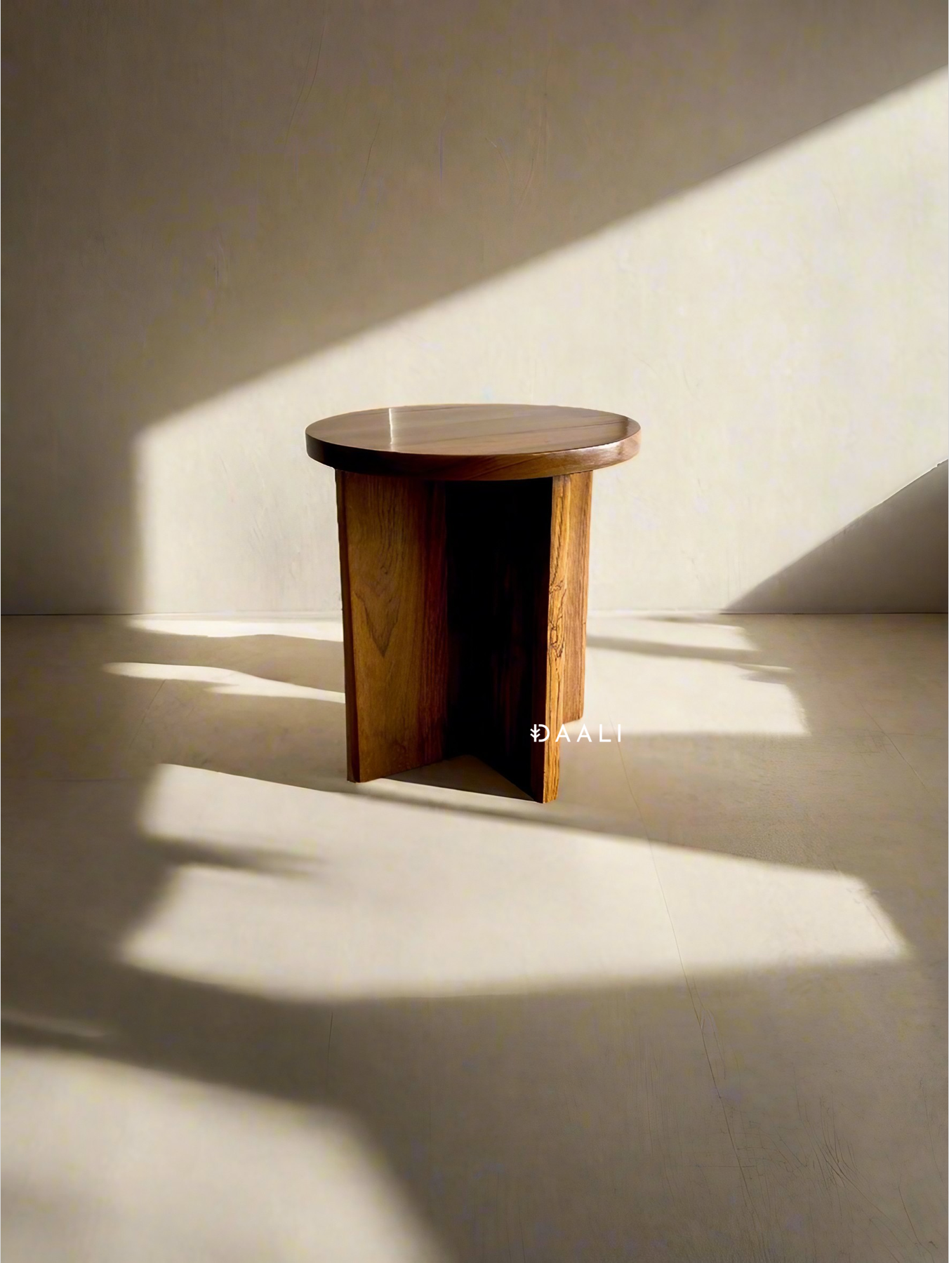 Regal Round End Table