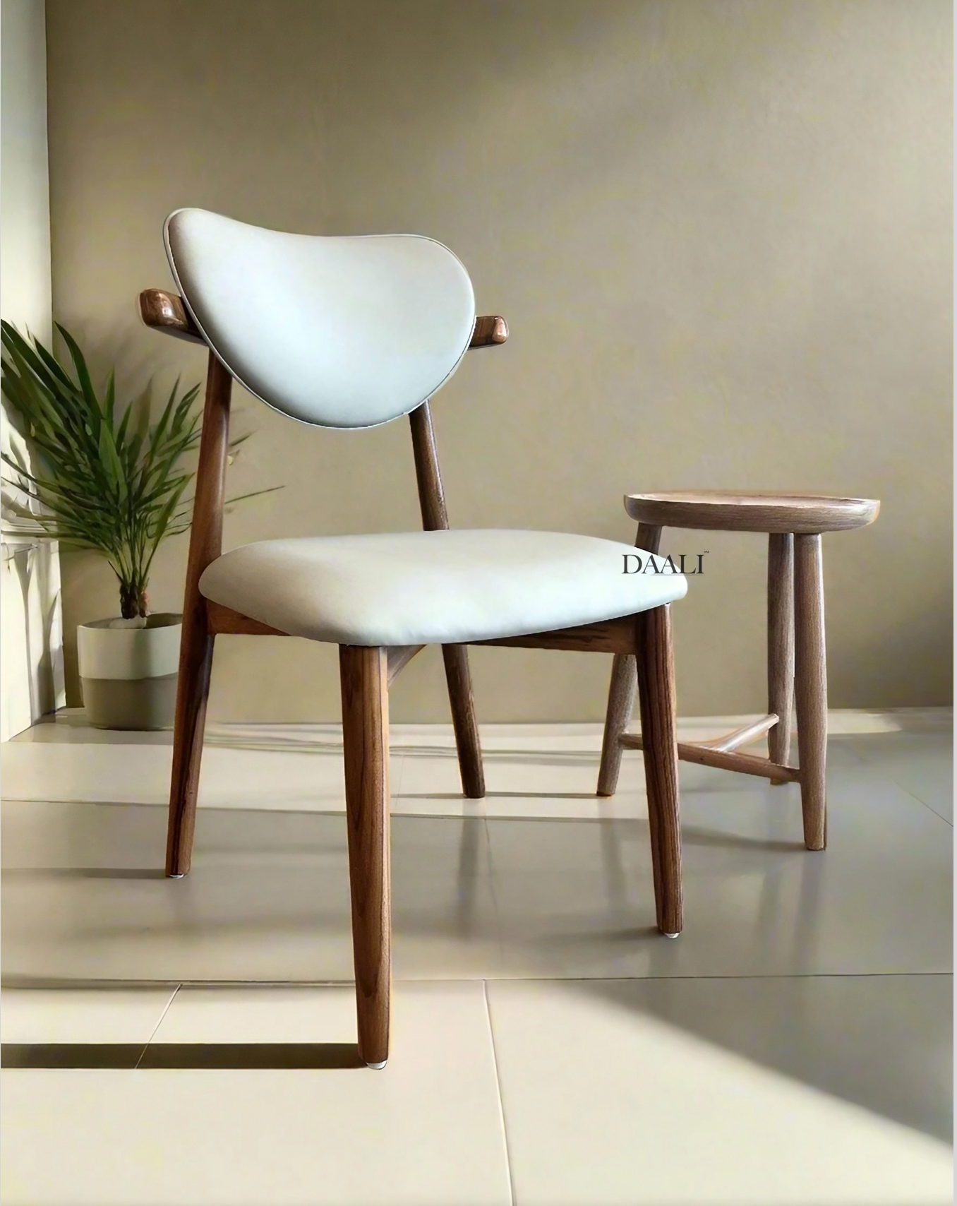 Sao Chair & Sol Round Table