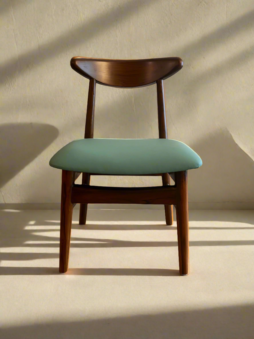 Capricorn Chair & Jupiter Table