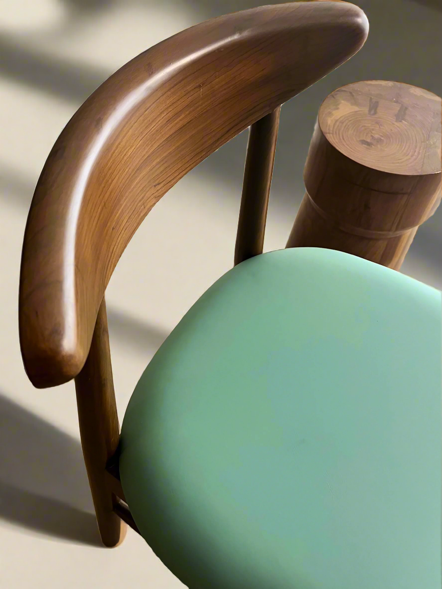 Capricorn Chair & Jupiter Table